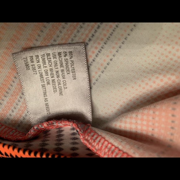 3/$20 Short sleeve, fun print top/blouse - Picture 6 of 6